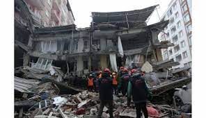 Plus de 5.000 morts dans le puissant séisme en Turquie et en Syrie