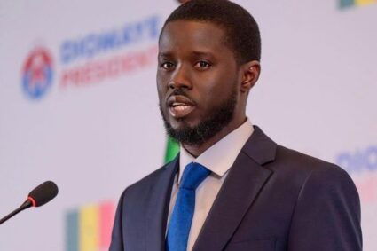Sénégal: qui est Bassirou Diomaye Faye, passé en un éclair de la prison à la présidence?